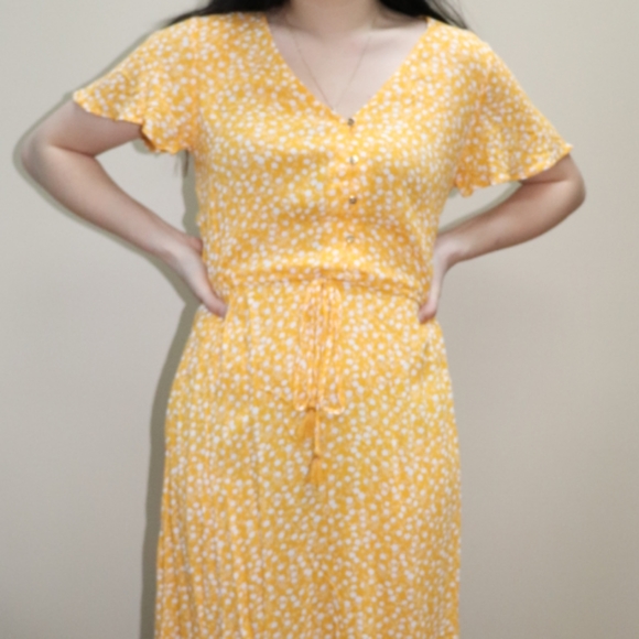 H&M Yellow V-neck Floral - Picture 2 of 2